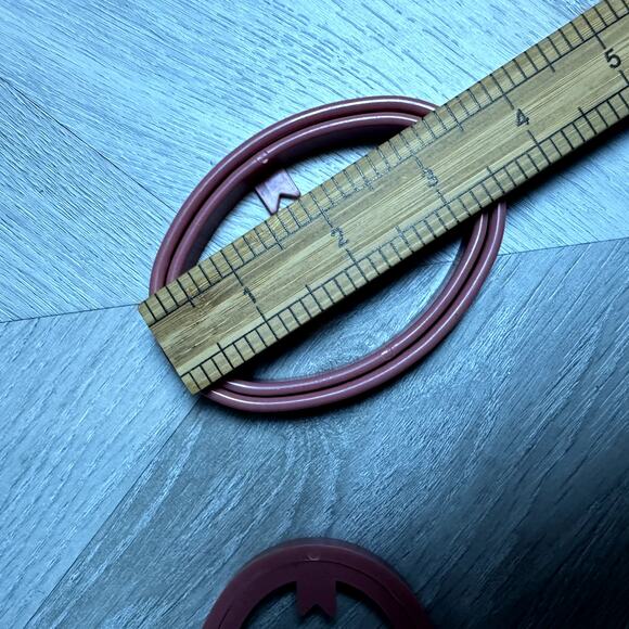Lot of 2 Plastic Vintage Embroidery Hoops Pink Oval 2.5" x 3.5" Taiwan - Picture 6 of 6